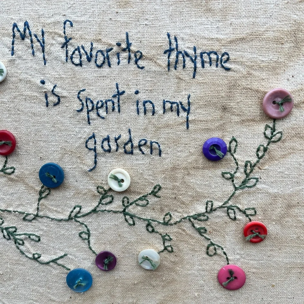 Nancy Evers Handmade Embroidered Garden Button Art‎ 2001 Green Frame 12